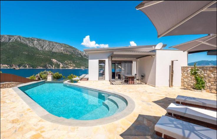 Mr Grey Luxury Villa Spartokhórion エクステリア 写真
